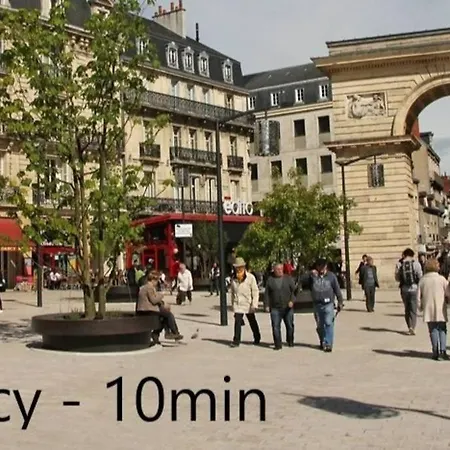 Gare-arquebuse Appartement *